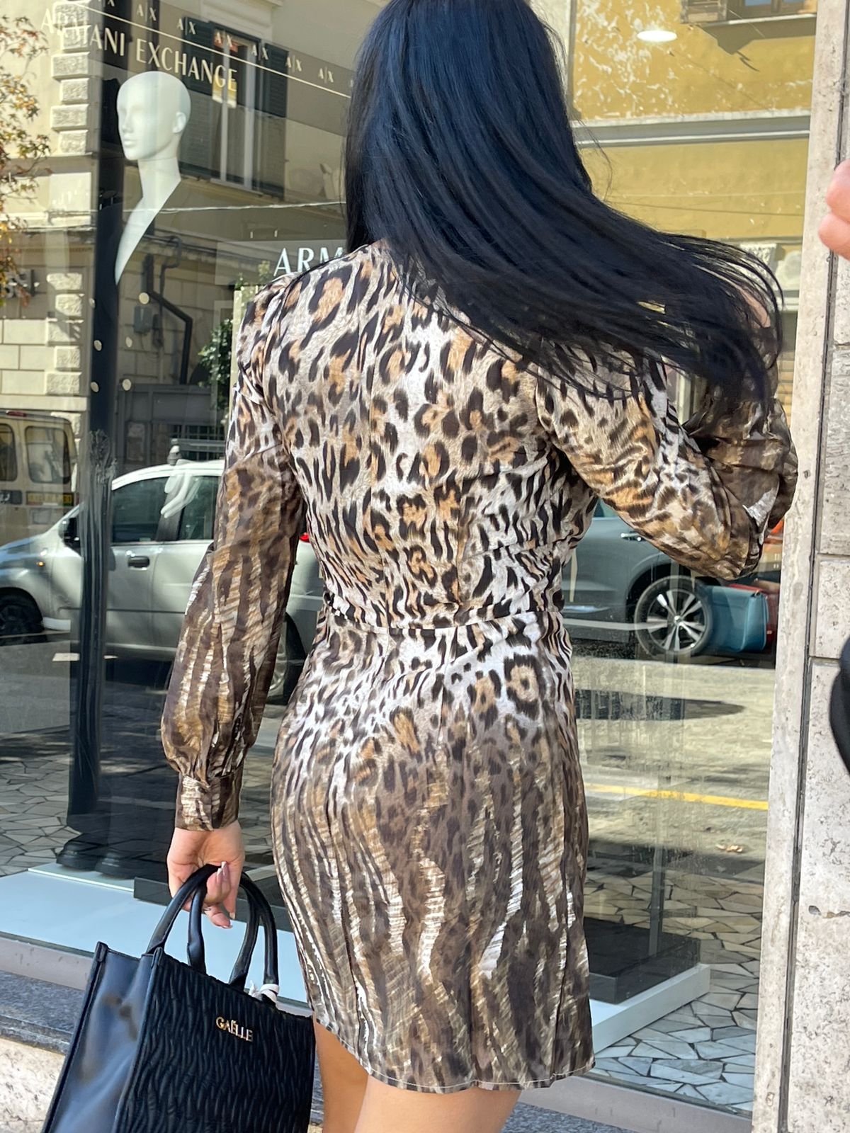 SCOLLO V - Guess vestito
