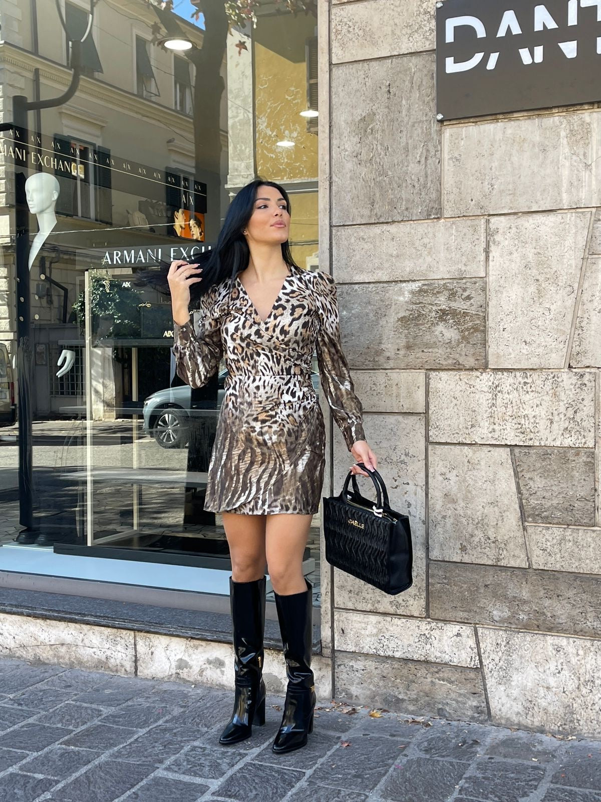 SCOLLO V - Guess vestito