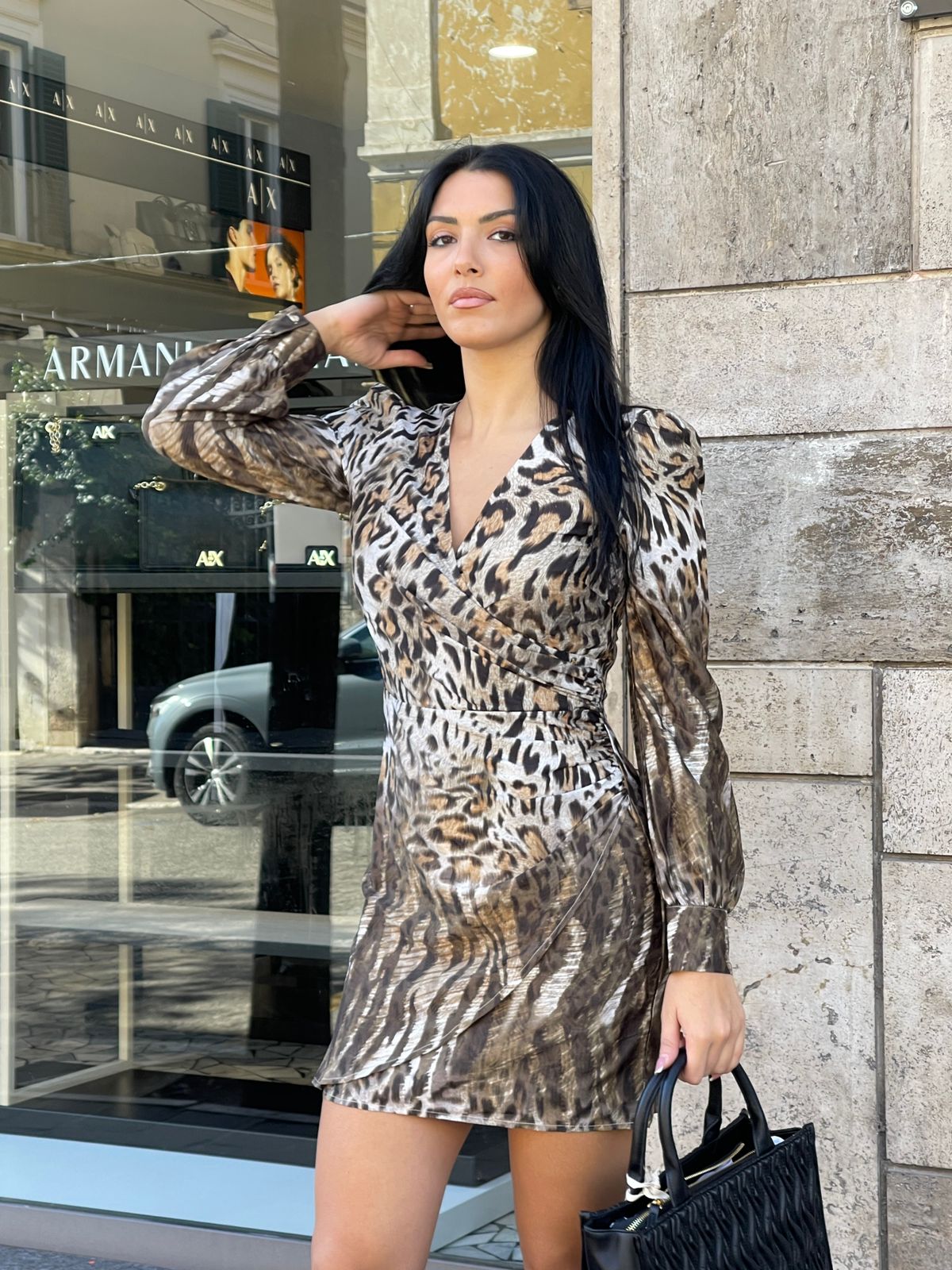 SCOLLO V - Guess vestito