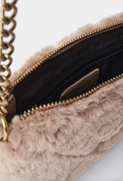 GAELLE TRACOLLINA PELLICCI